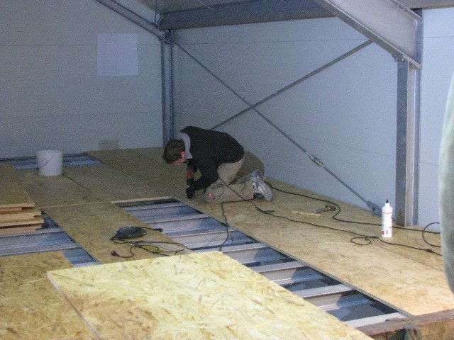 Verlegung der OSB-Platten im Dachgeschoss